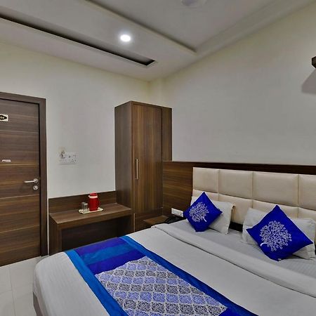 Hotel Amar Palace Ujjain Buitenkant foto