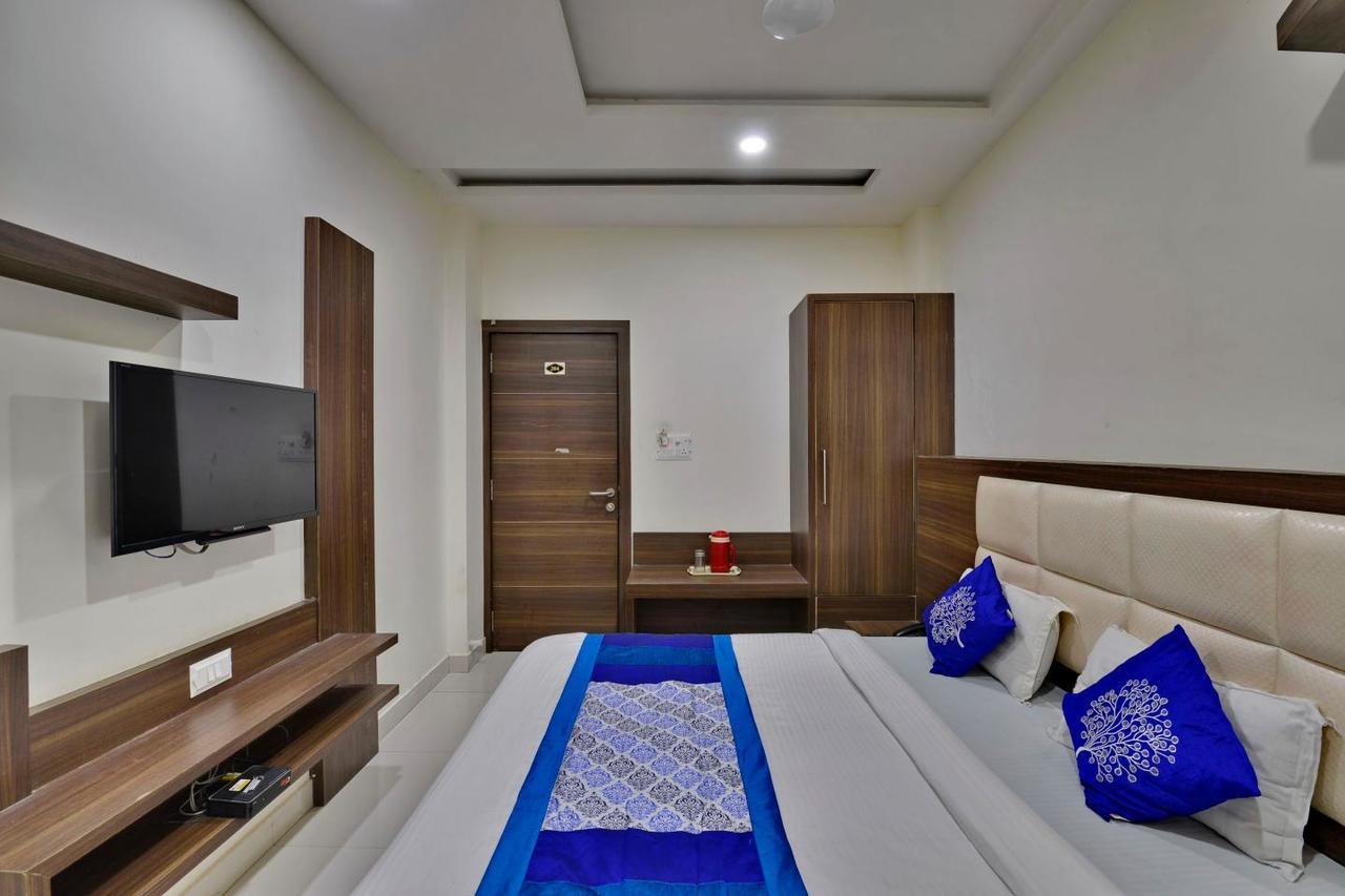 Hotel Amar Palace Ujjain Buitenkant foto