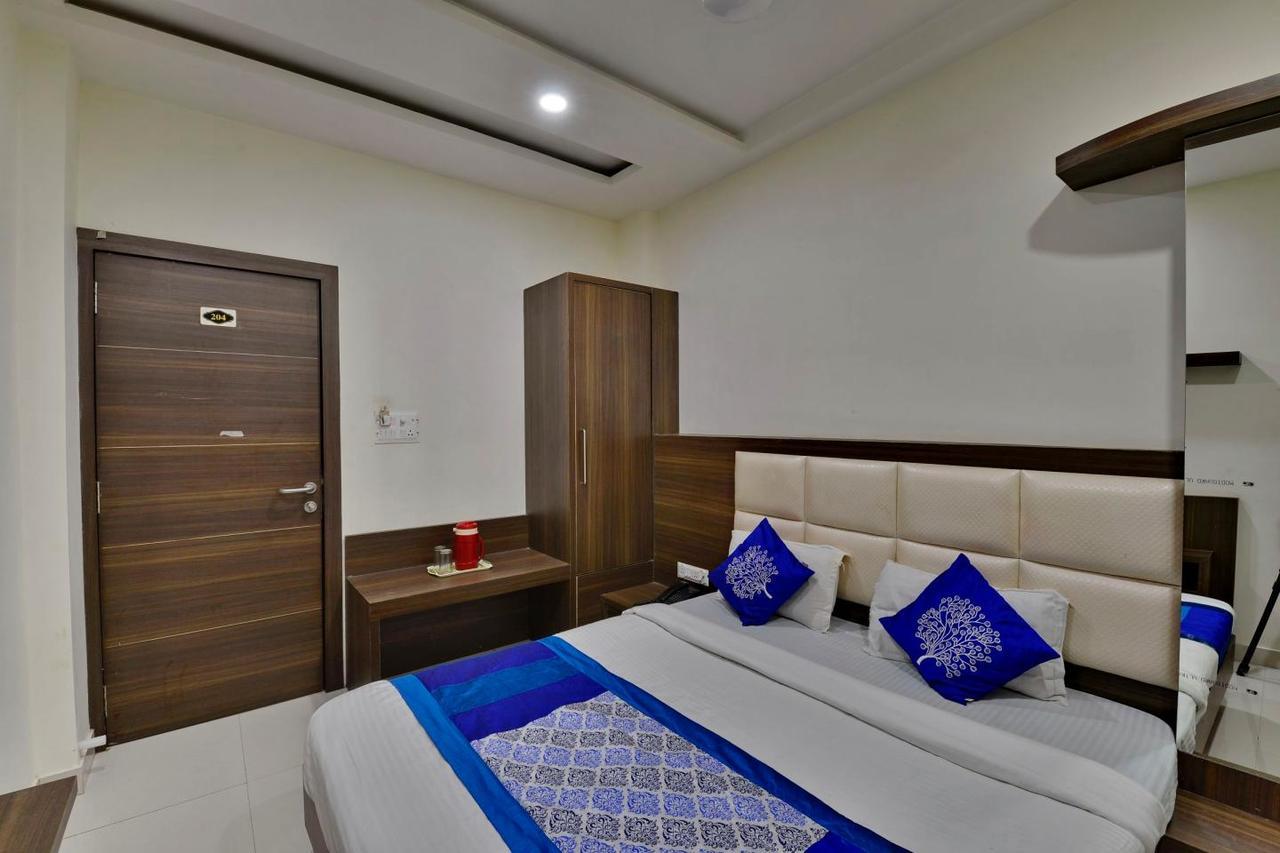 Hotel Amar Palace Ujjain Buitenkant foto