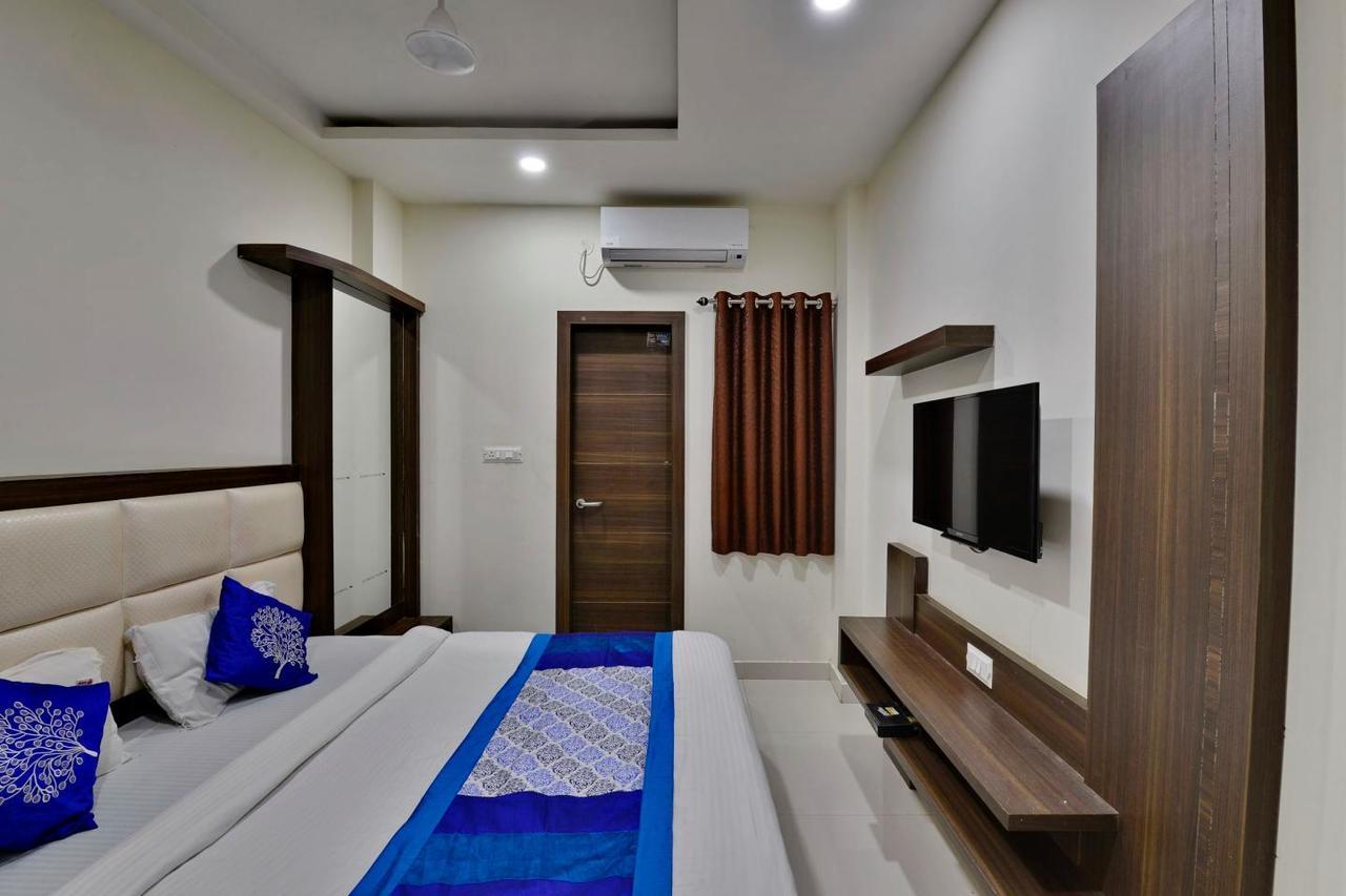 Hotel Amar Palace Ujjain Buitenkant foto