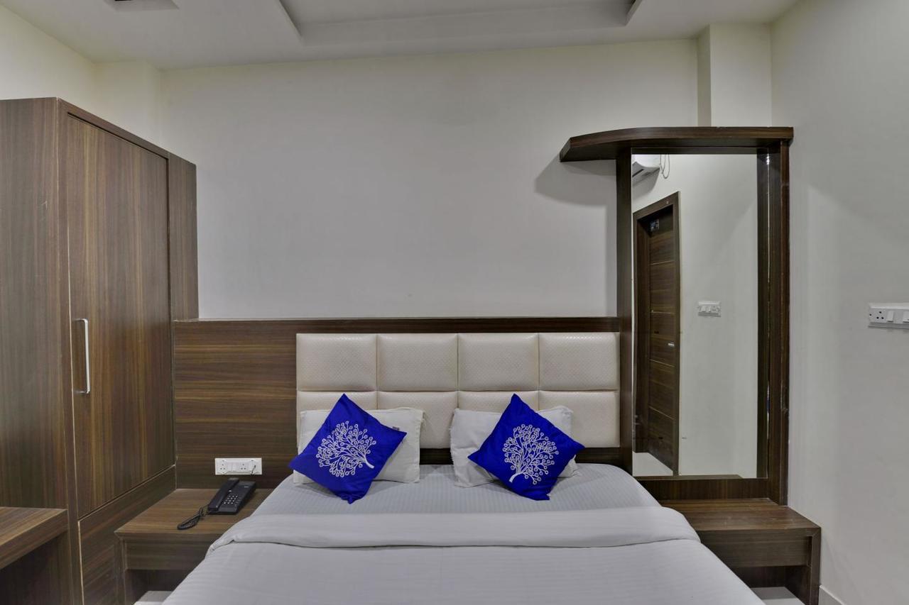 Hotel Amar Palace Ujjain Buitenkant foto