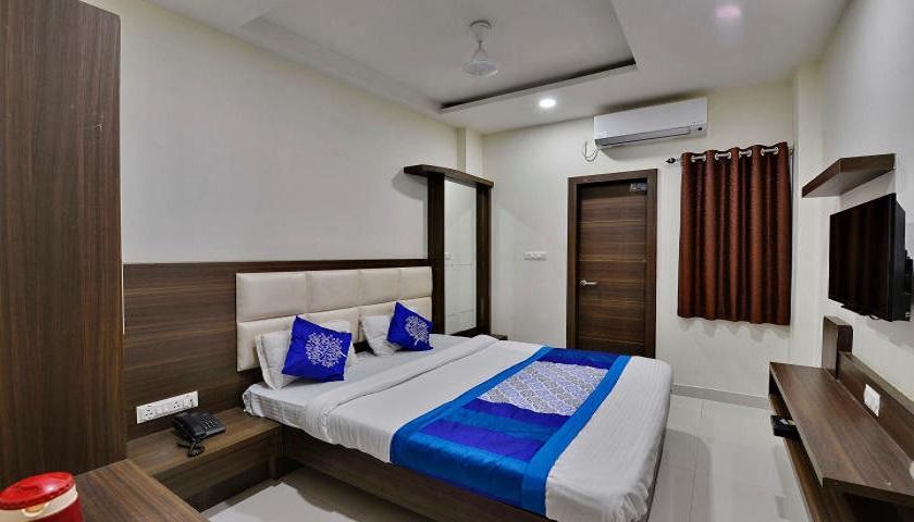 Hotel Amar Palace Ujjain Buitenkant foto