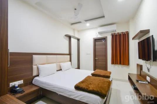 Hotel Amar Palace Ujjain Buitenkant foto