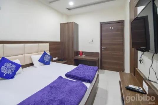 Hotel Amar Palace Ujjain Buitenkant foto